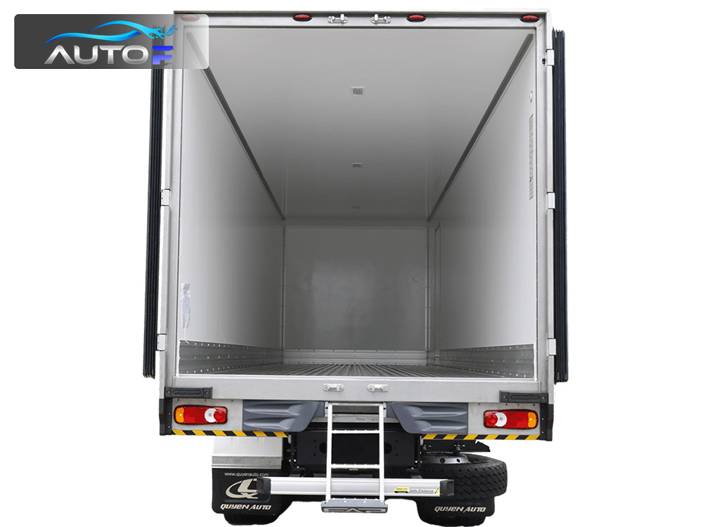 Xe tải UD QUESTER CDE280 (14 tấn, dài 8.9 mét) thùng đông lạnh: giá bán, thông số